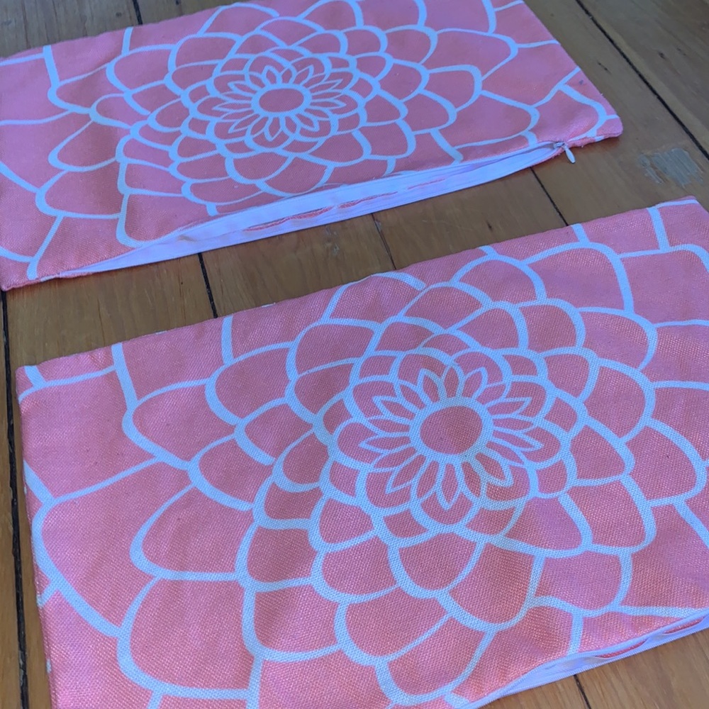 2 Pillow Cases Light Pink and White CaliTime